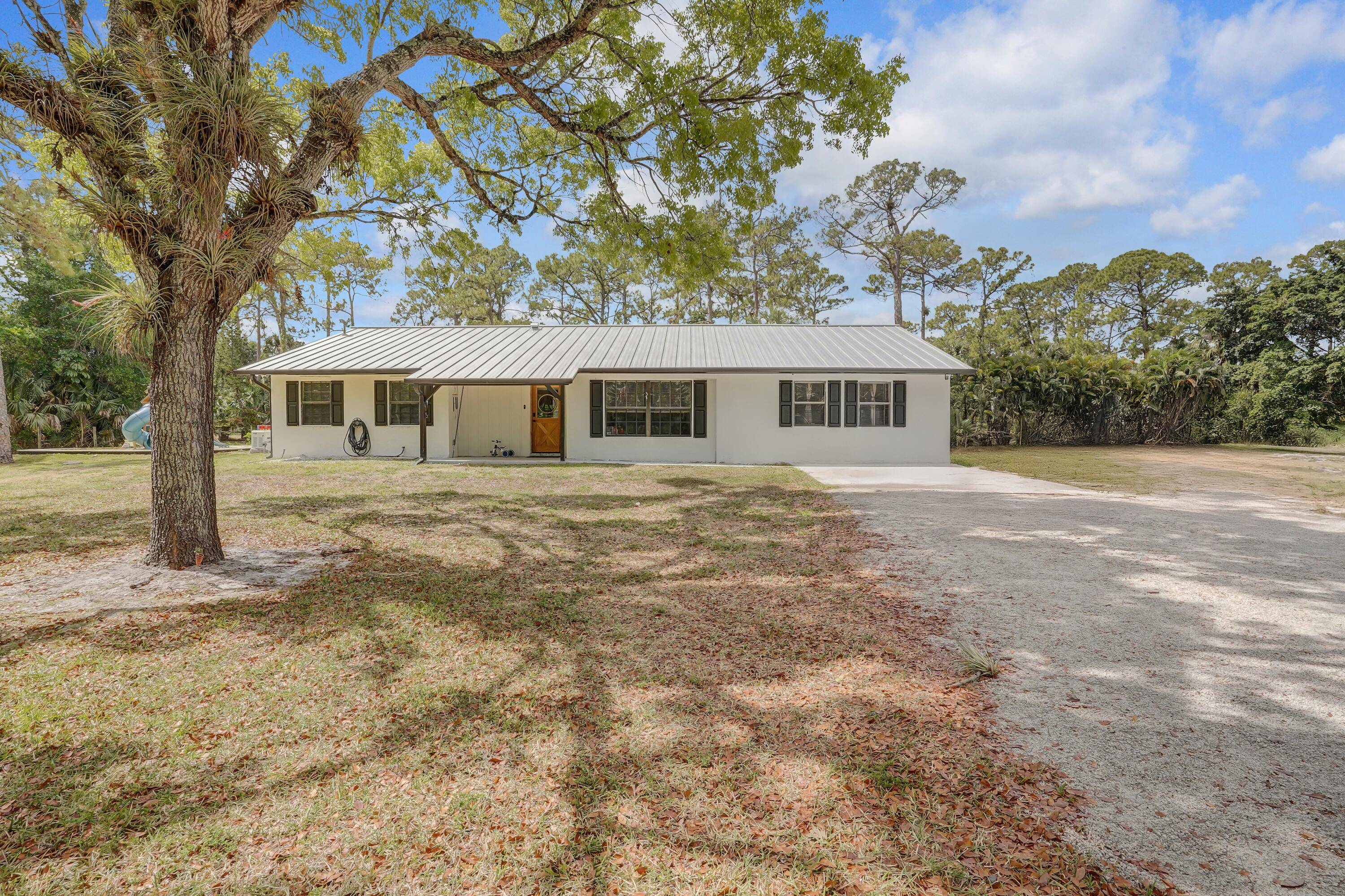 Welcome to your private retreat in Loxahatchee Groves !