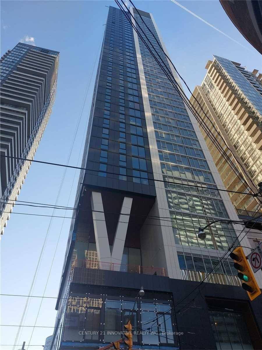 Modern 1 Bedroom Condo Most Sought After Area In Downtown Toronto.