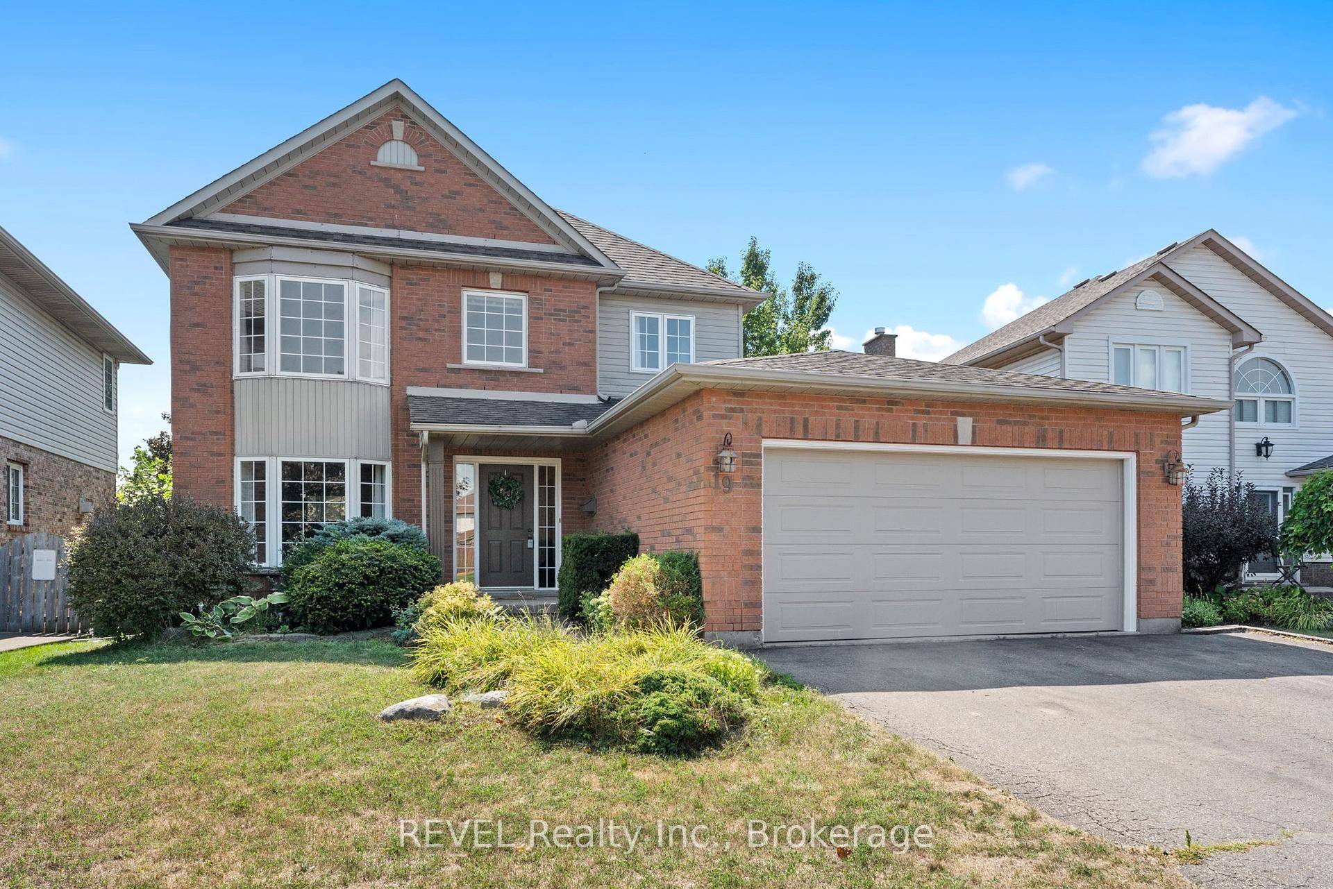 Welcome to this charming 4 bedroom, 2 bathroom home in one of Thorold's most desired areas.
