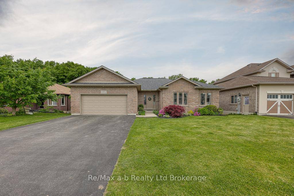 Beautiful Ranch Style Home built in 2005 backing onto wooded area.