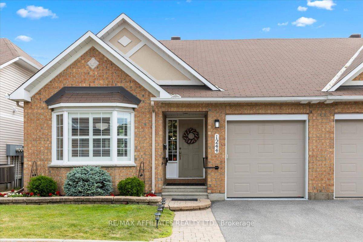 Welcome to this absolutely stunning 2 1 bedroom Minto Glenwood END UNIT in the exclusive adult community of Foxborough Private.
