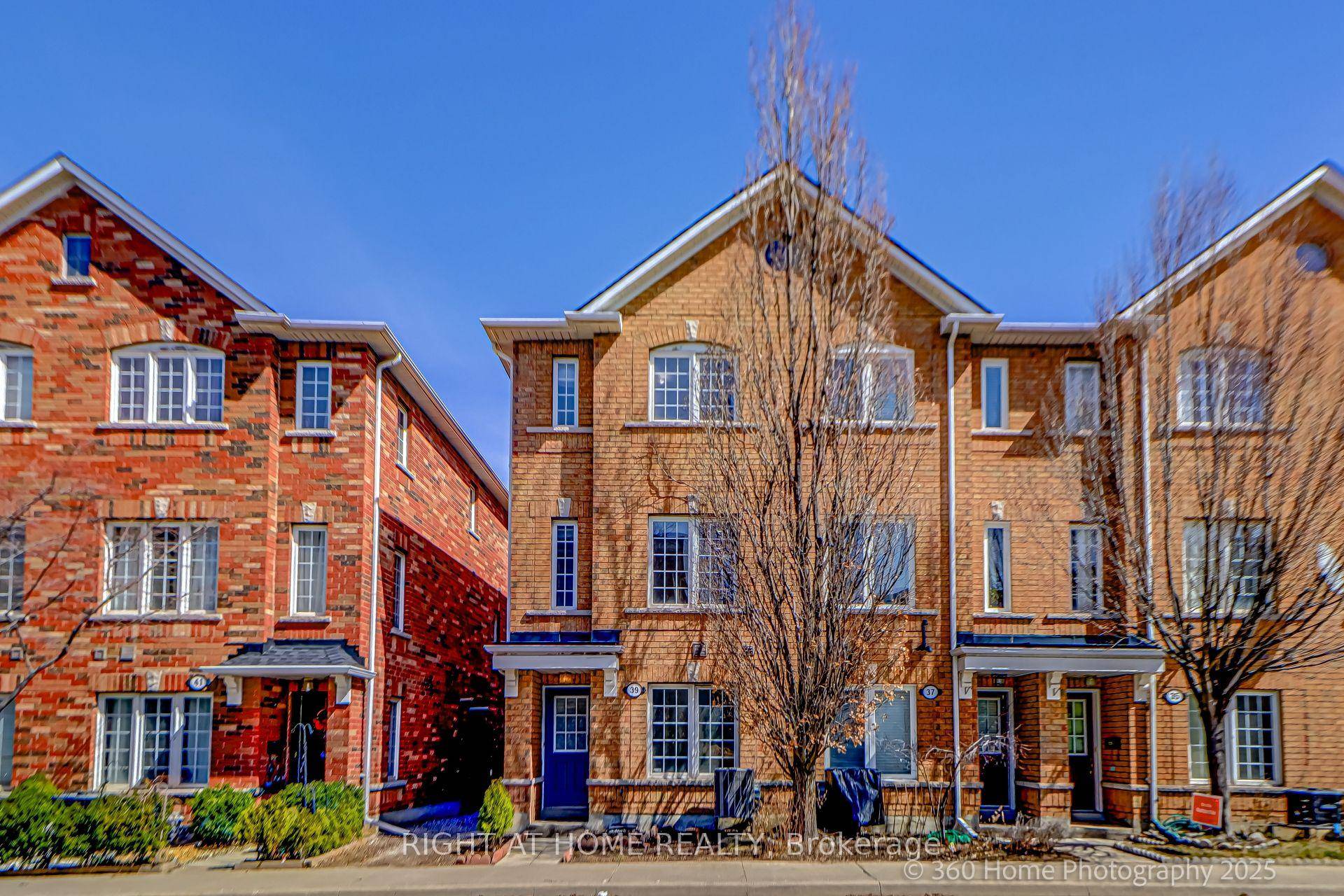 Welcome to 39 Birdstone Crescent, a charming 3 bedroom, 3 bathroom townhouse in Toronto's vibrant Junction neighborhood.