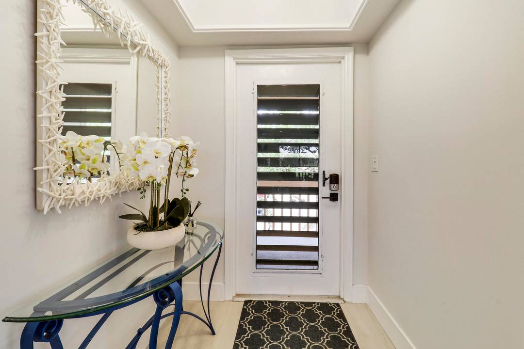 Welcome to your relaxing Palm Beach Gardens retreat, perfect for a comfortable amp ; carefree getaway.