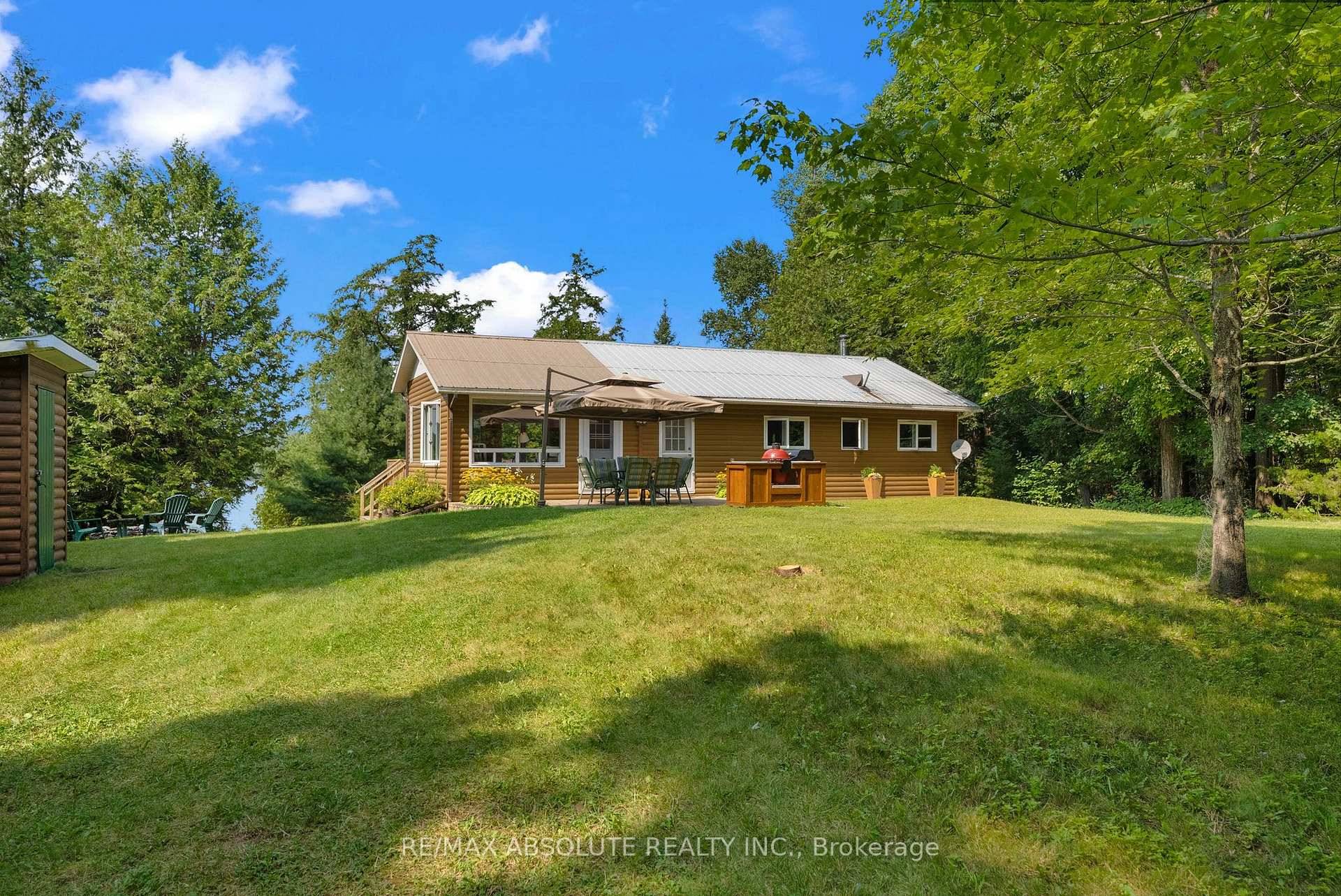 You found it ! The perfect cottage on sought after Green Lake.