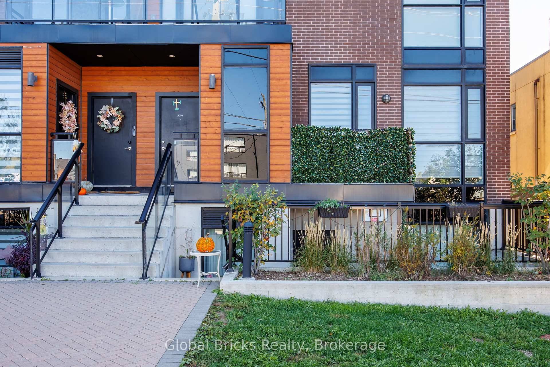 Boutique 2 Bedroom Condo Centrally Located In Vaughn.