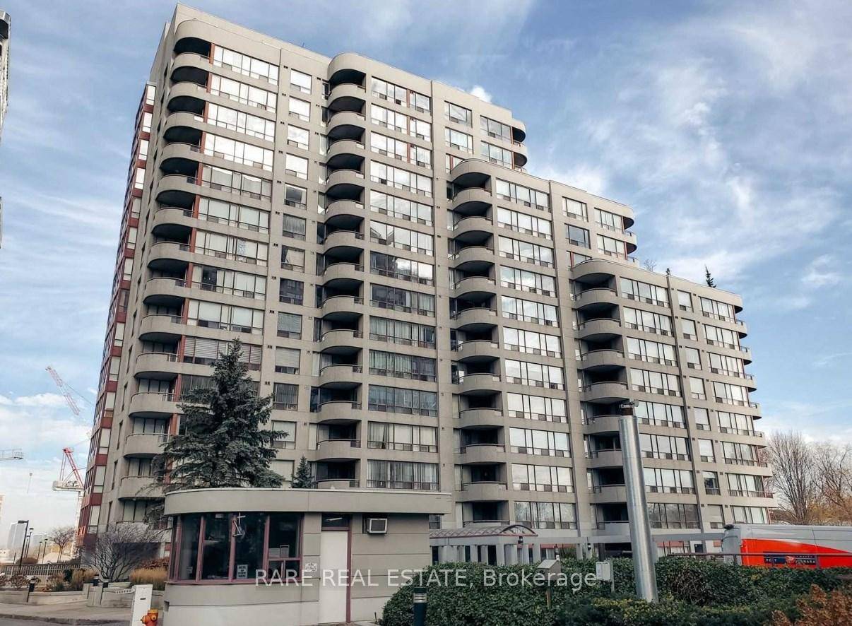 Attention Young Families amp ; Working Professionals This Split 2 Bedroom Den At Yonge amp ; Finch Is The Unit You've Been Waiting For !