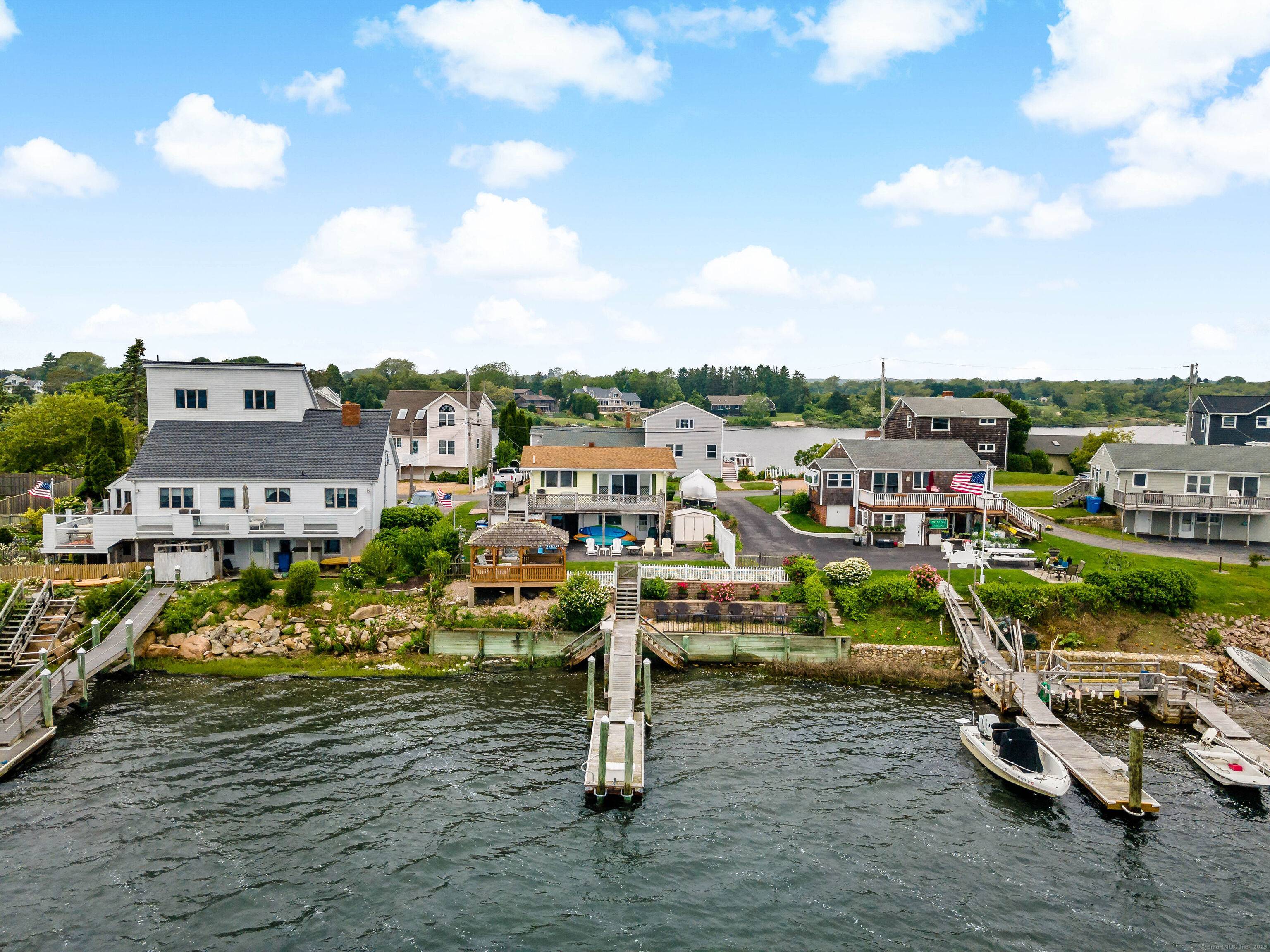This home is a BOATER'S DELIGHT !