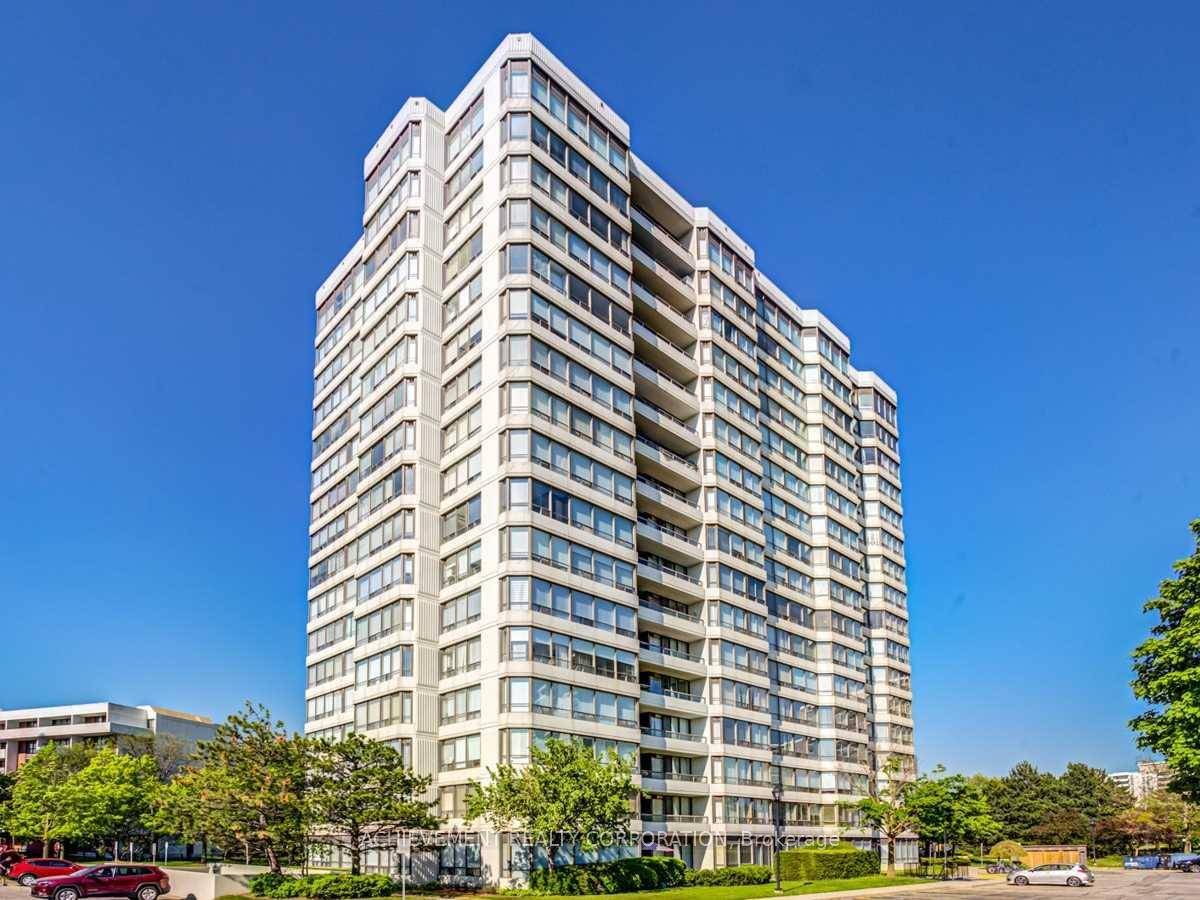 Prime Bathurst Steeles location Luxury Corner Unit with Den area, Open concept W Split Layout amp ; Laminate floors thru out, Smooth Ceilings amp ; window coverings, kitchen w window.