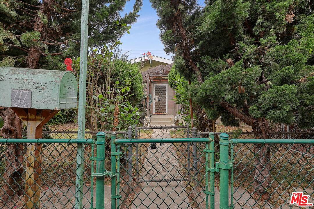 717   Marco Pl 4BR Marina Del Rey La