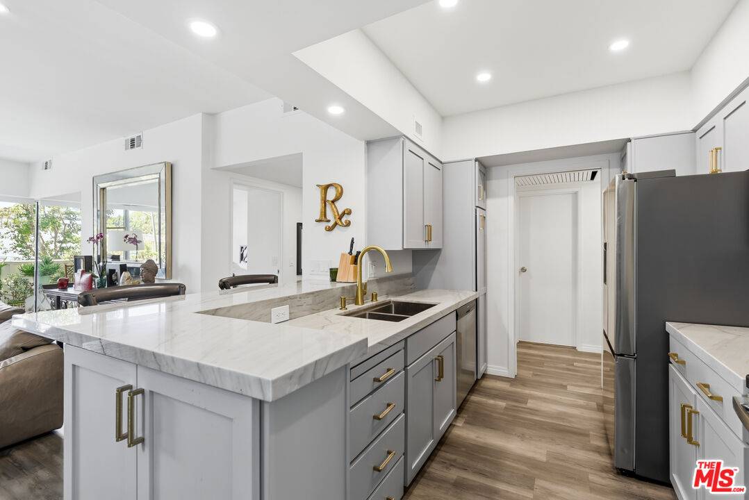 7135 Hollywood Blvd 2BR Hollywood Hills East La