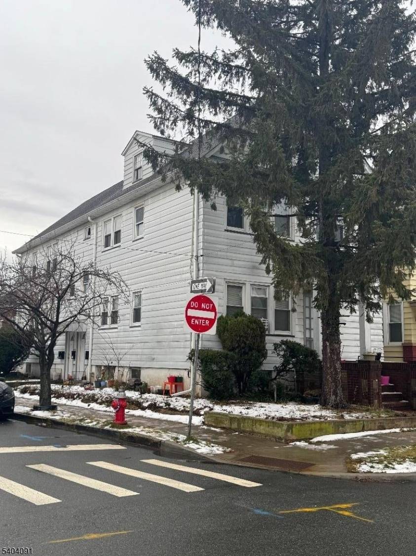 Discover a prime investment opportunity in the heart of Elizabeth !