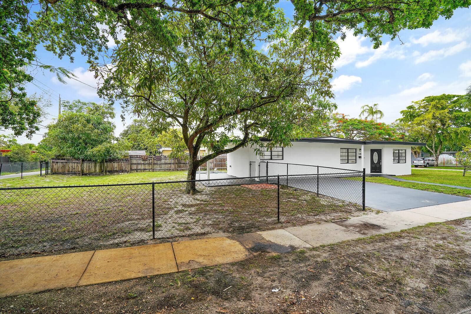 Newly renovated home, 4 bedroom 2 bath home located in North Miami.