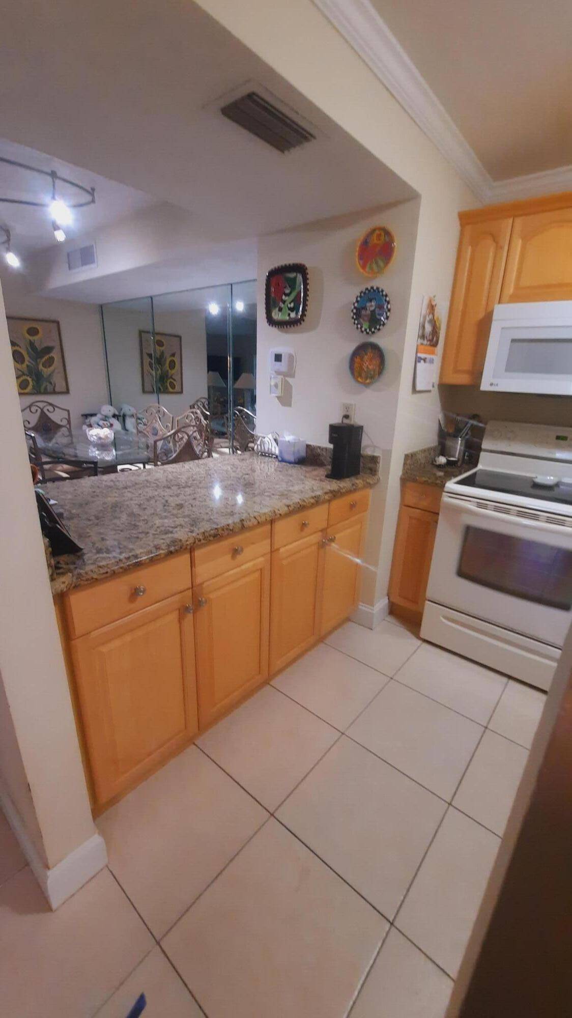 Beautifully FURNISHED TURNKEY 1st floor condo near to the clubhouse, deck spa, and pool area.