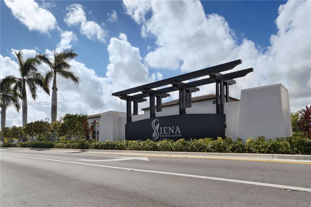 Lennar built home located in a HOA community.