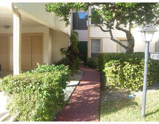 Spacious 3 bedroom 2 bath located on the second floor with dramatic vaulted ceilings !
