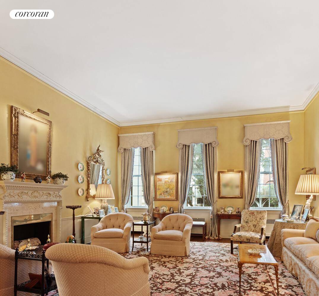 8 East 81st Street is an exceptionally fine five story, elevatored townhouse located off Fifth Avenue.