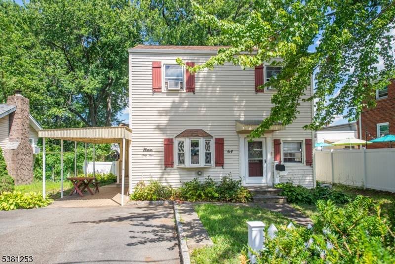 Bring your imagination and make this home your own !