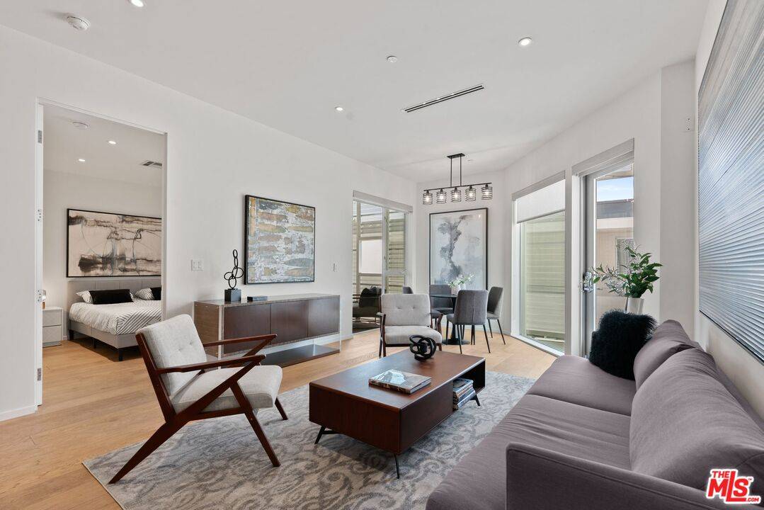 1030  N Kings Rd 2BR Sunset Strip La