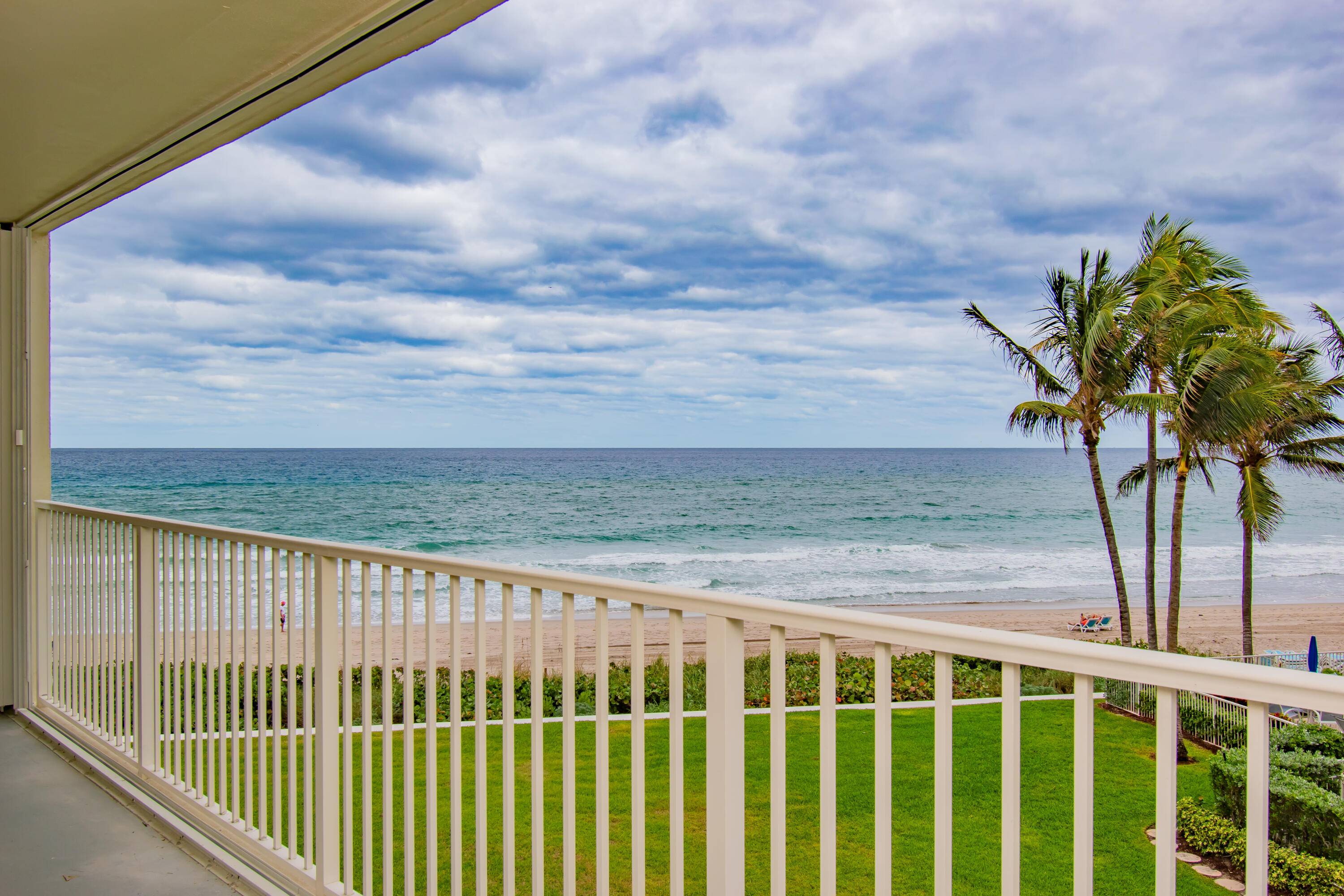 Glorious Direct Ocean View !