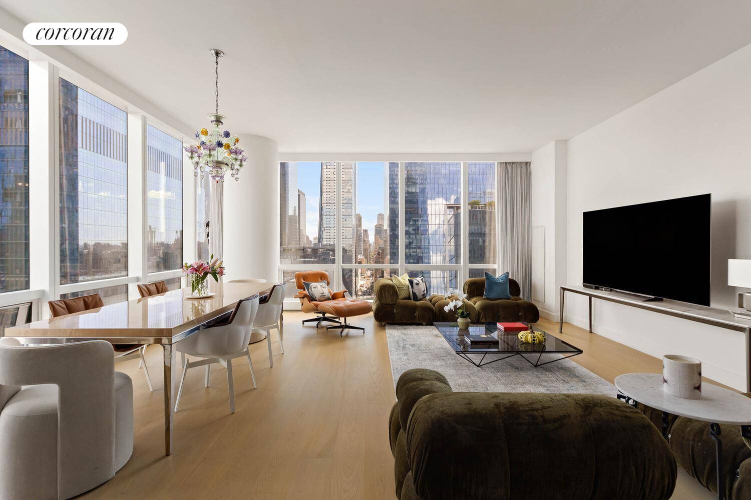 Residence 25H is a sophisticated three bedroom, corner home spanning 2, 220 square feet.