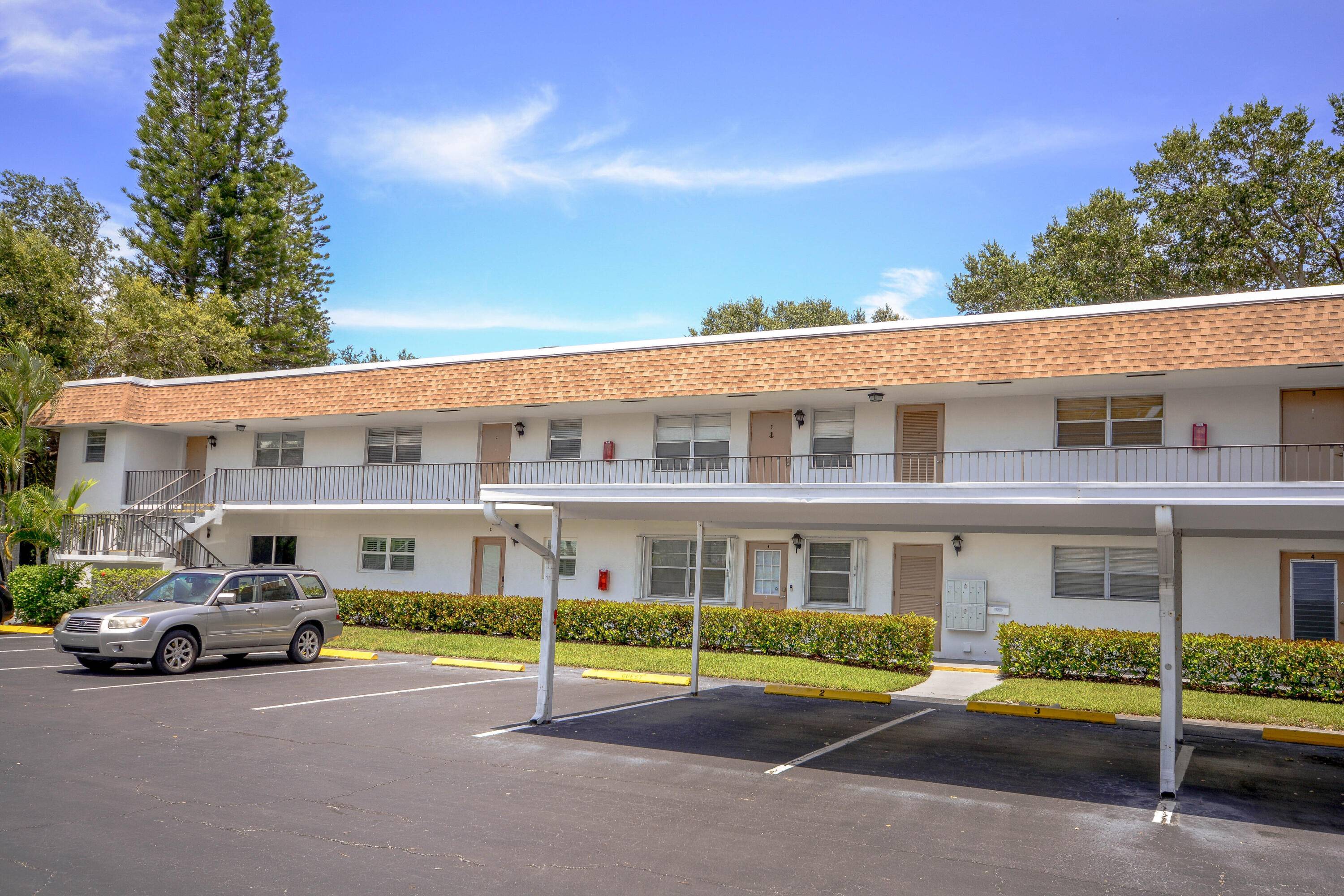 Discover the Perfect Blend of Comfort and Convenience in This Well Maintained, 2 Bedroom, 2 Bathroom 2nd Floor Condominium in Kingswood Phase I.