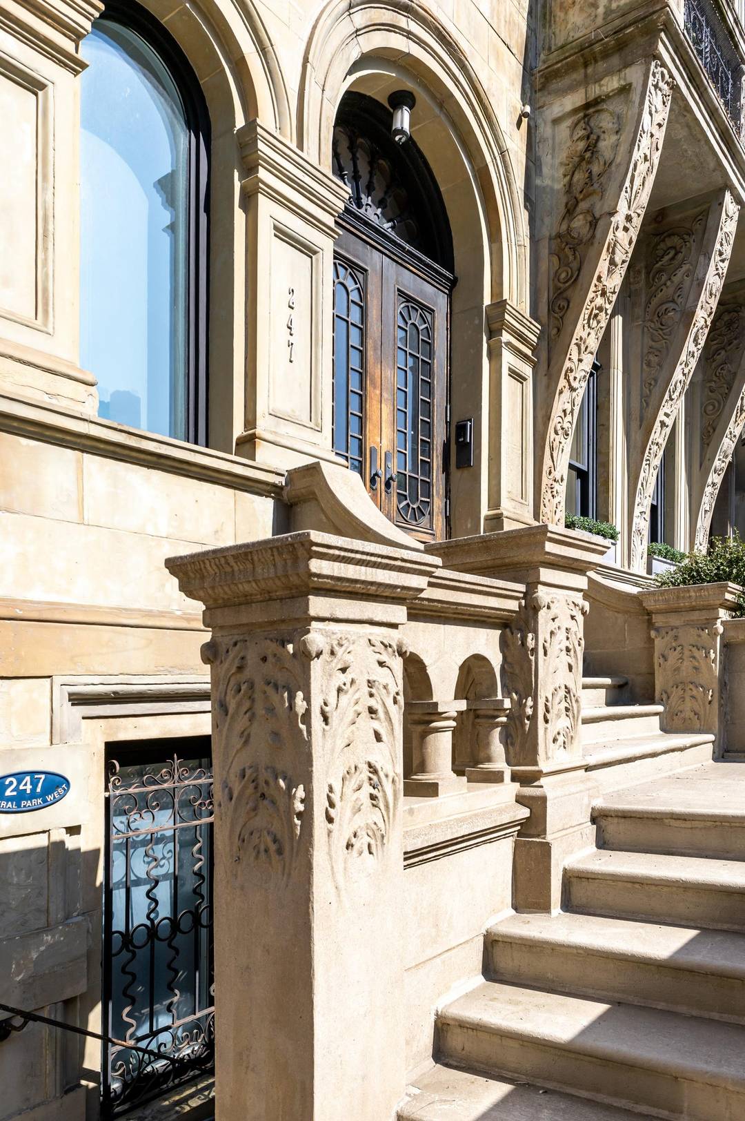 THE WILLIAM NOBLE HOUSEA Luxury Historic Landmark on Central Park WestDirectly overlooking Central Park, this architecturally significant residence is one of the last remaining single family townhouses along Central Park ...