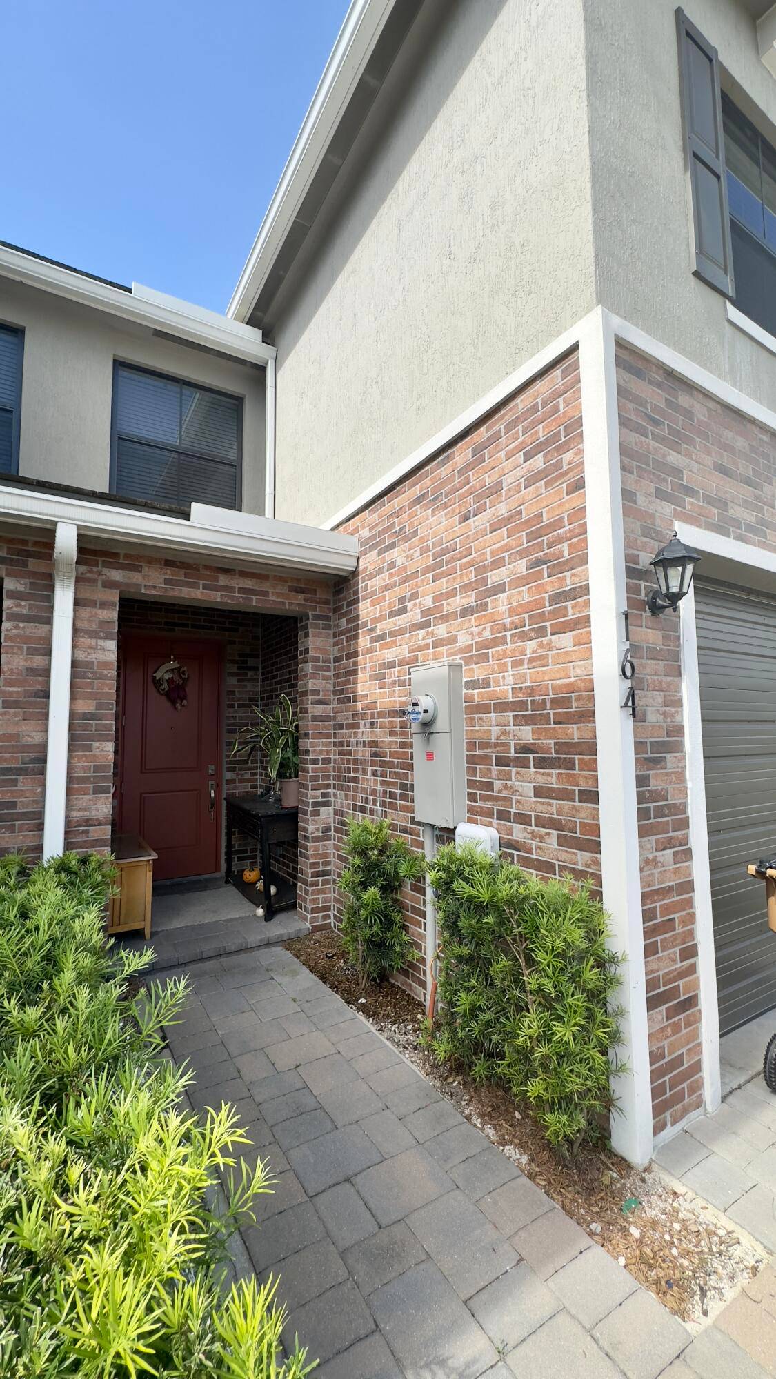 ATTENTION INVESTORS ! PROPERTY CURRENTLY LEASED.