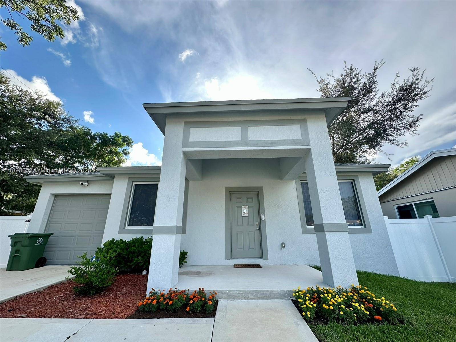 Built in 2022, this modern CBS smart home combines quality, comfort, and design.