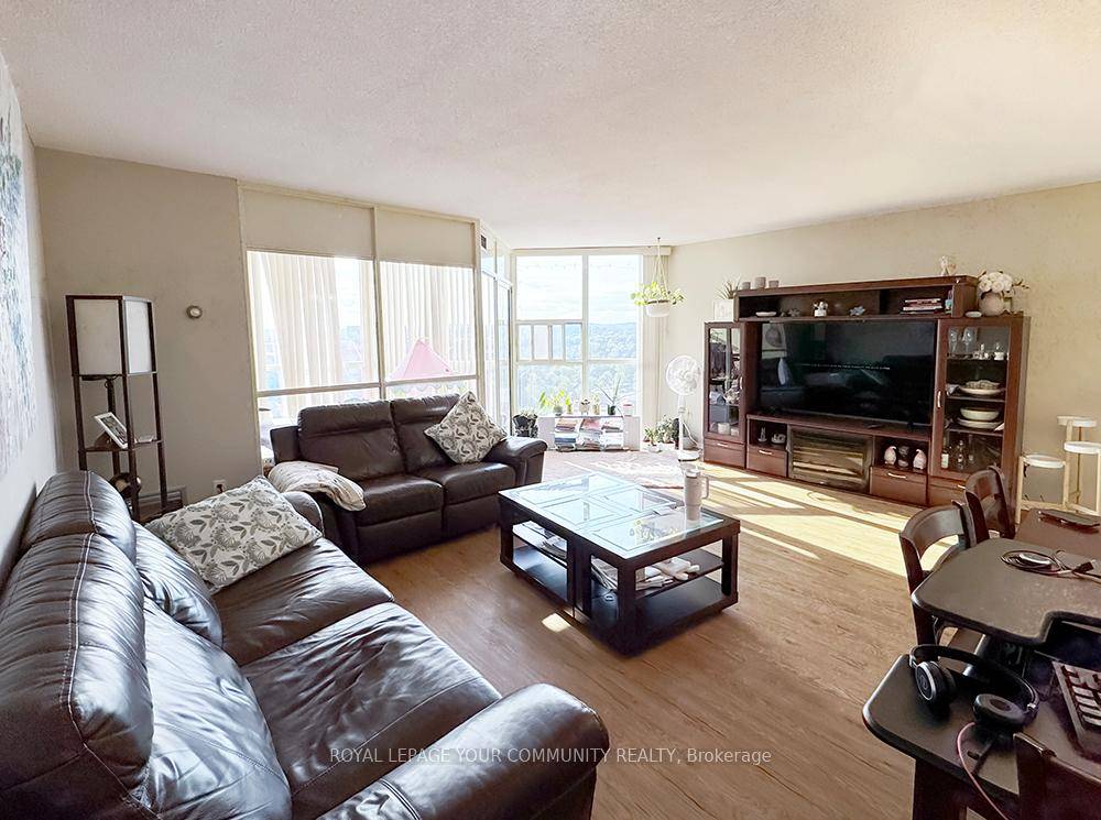 Location ! ! Location ! Bright and spacious 2 1 Bedroom amp ; 2 bathrooms, in the heart of Richmond Hill.