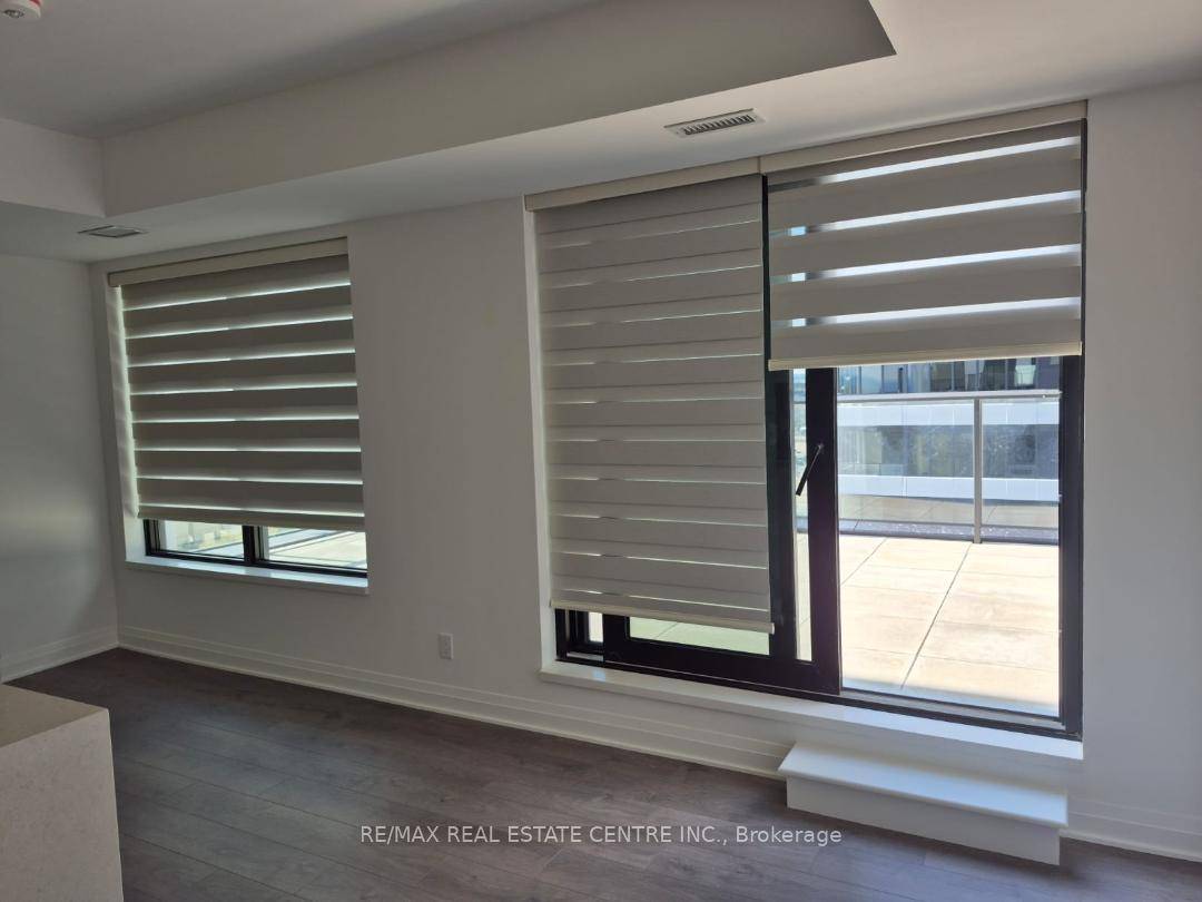 Live In The Heart Of Mississauga Vibrant Exchange Distract EX2.