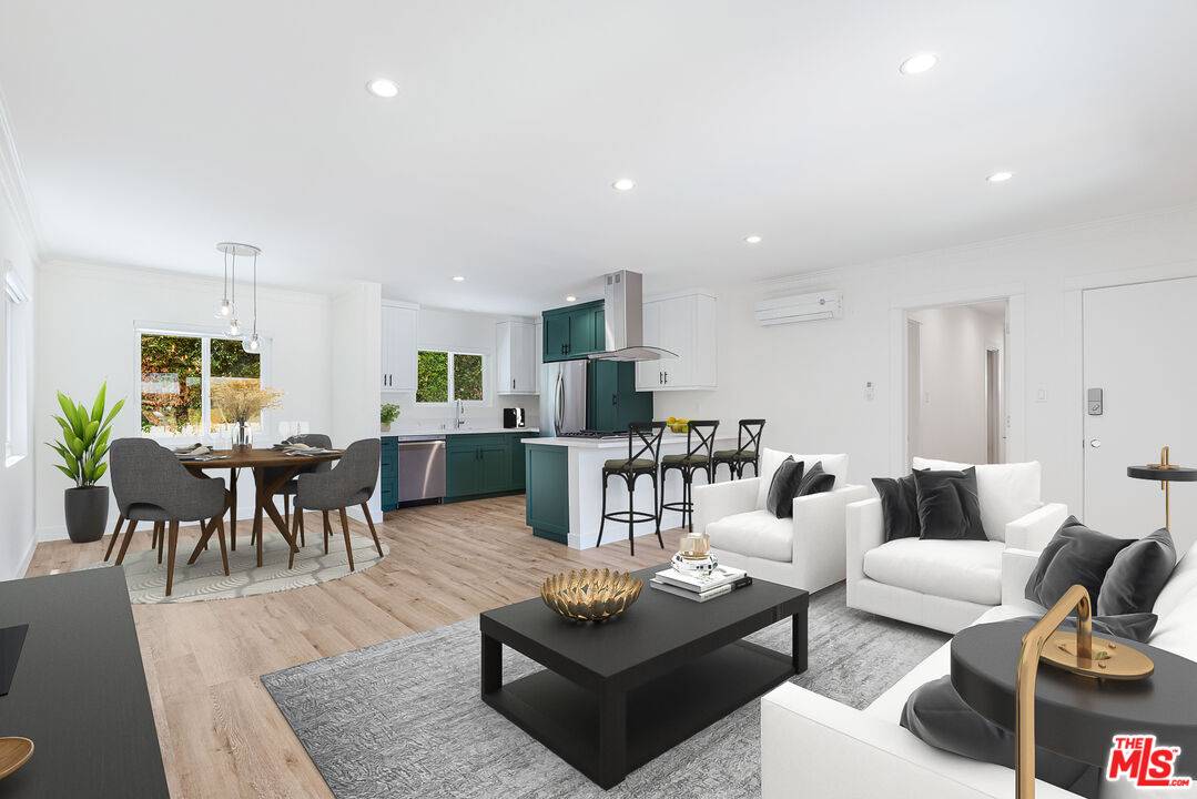 527 S Barrington Ave 3BR Brentwood La