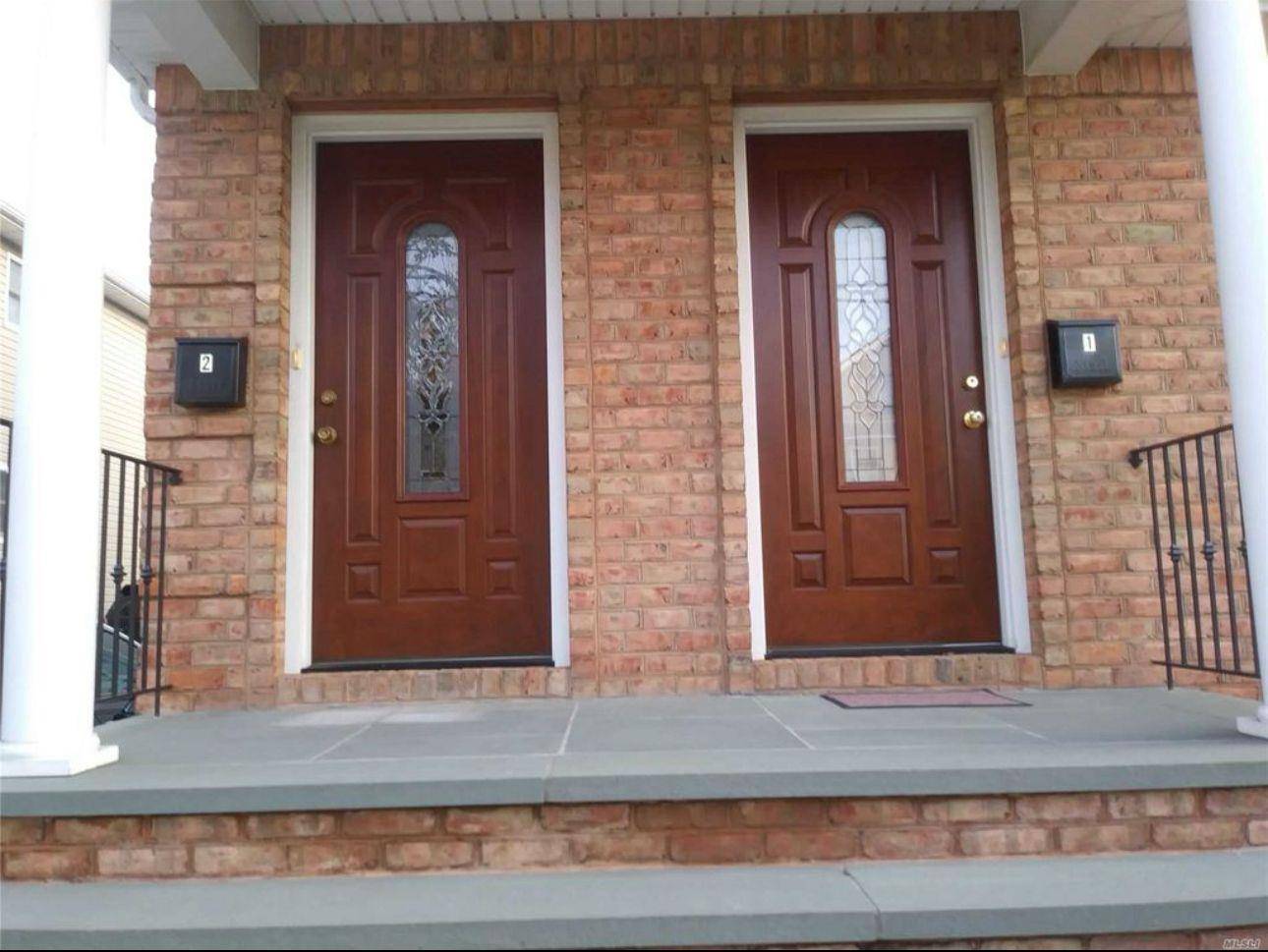 BEAUTIFUL 3 BRS 2 FULL BATHS APPARTMENT ON SECOND FLOOR MASTER BR W MASTER BATH HARDWOOD FLOORS ALL THRU OUT WASHER DRYER NATURAL GAS FOR COOKING AND HEATING STREET PARKING, ...