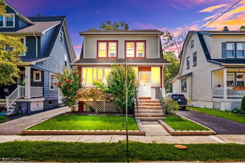 Nestled in one of Maplewood's most charming neighborhoods, this beautiful home offers three bedrooms and two bathrooms across 1, 311 square feet of warm, welcoming living space.