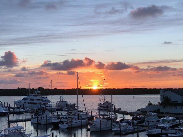 Immediate Occupancy ! Waterfront, Remodeled Home, Completely Furnished.
