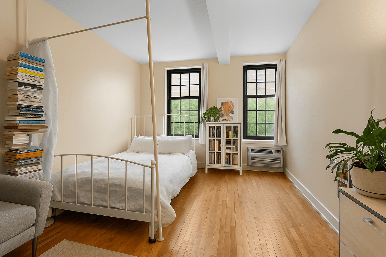 Charming Seaport Loft Studio in a Historic Printing House Nestled in a converted 1888 printing house, this stunning studio apartment embodies the perfect blend of historic charm and modern living.