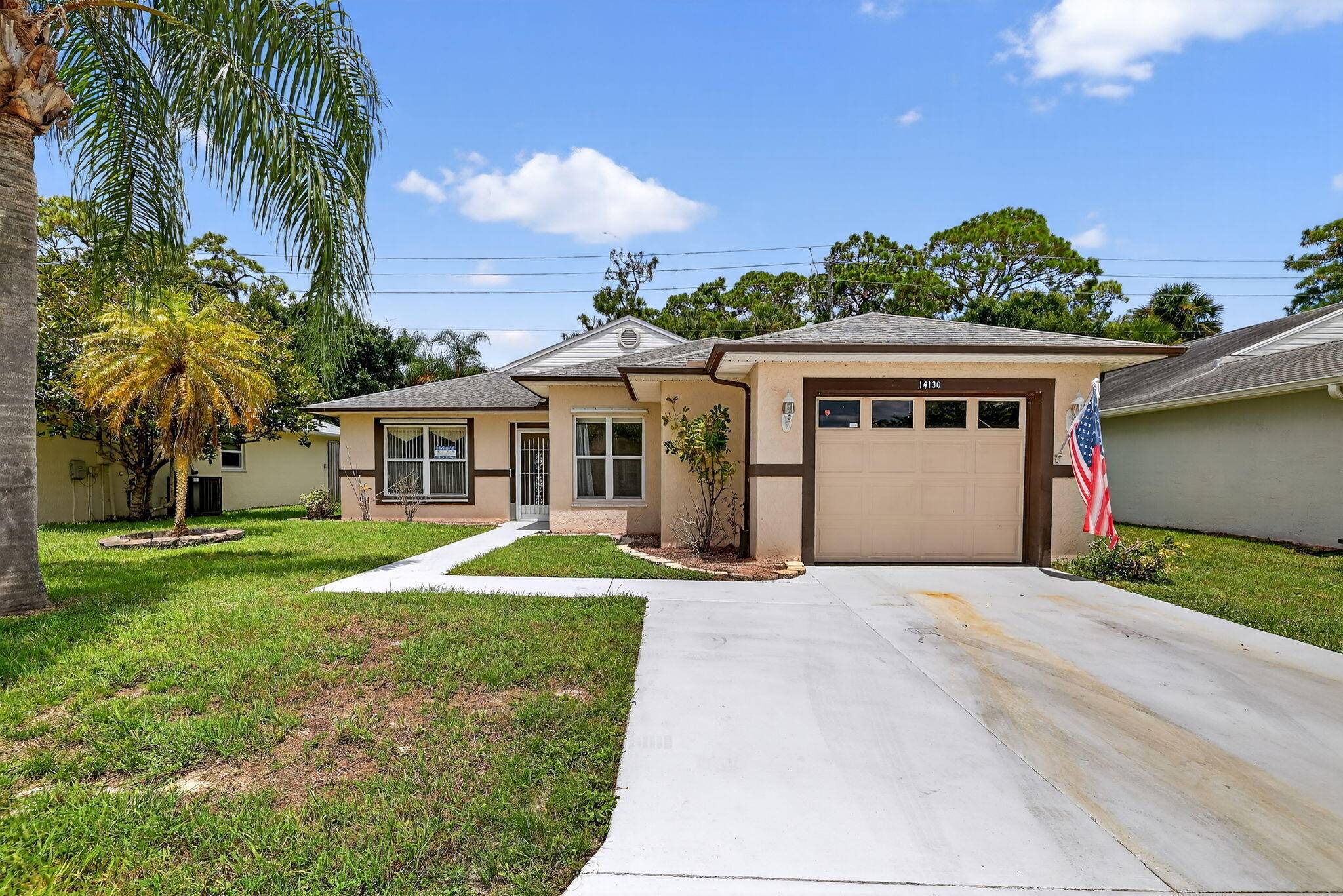2 bedroom 2 bath home in the desirable 55 Spanish Lake Fairways community.