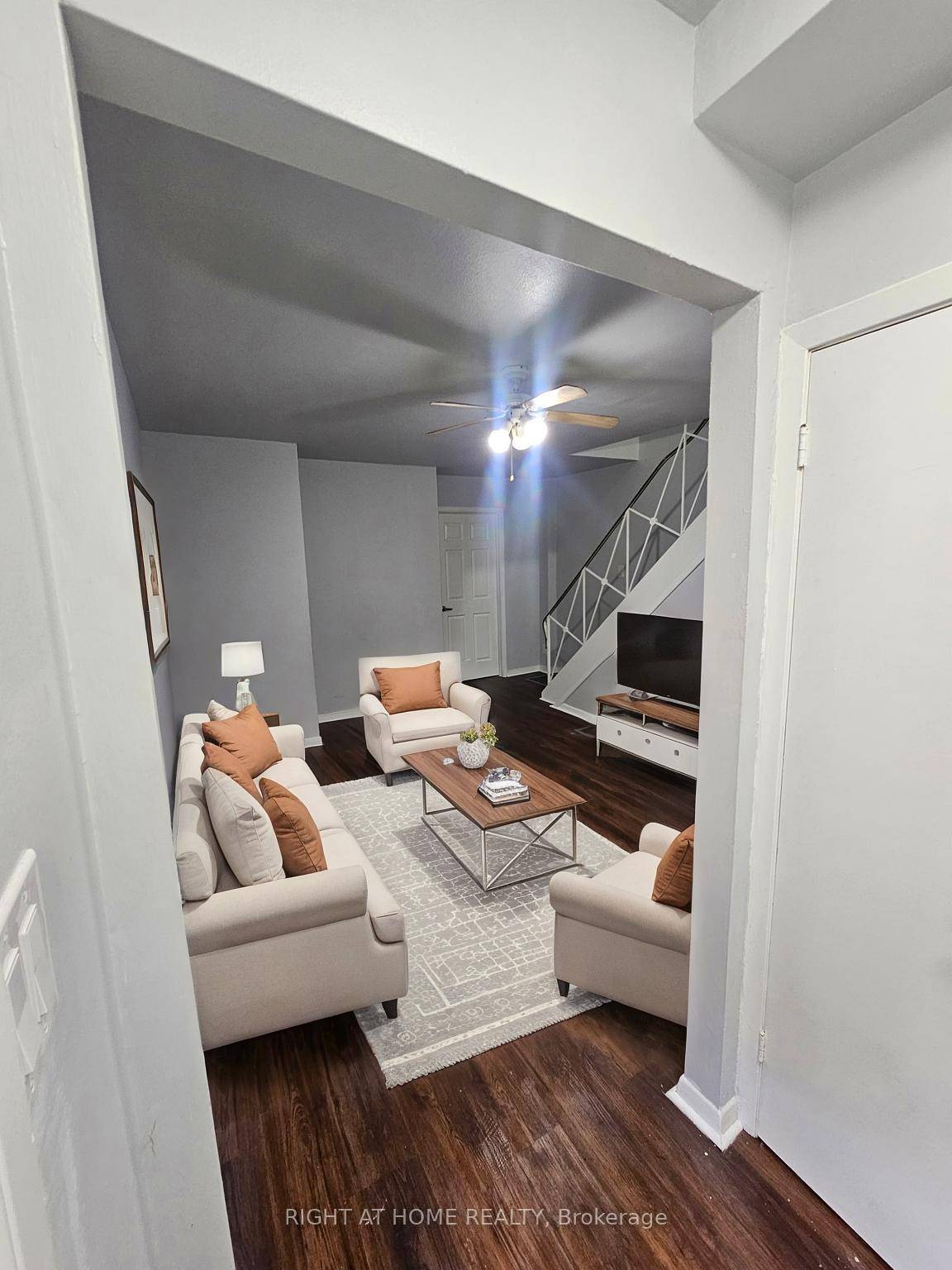 Spacious 4 Bedroom Condo Townhome Near University of Waterloo !