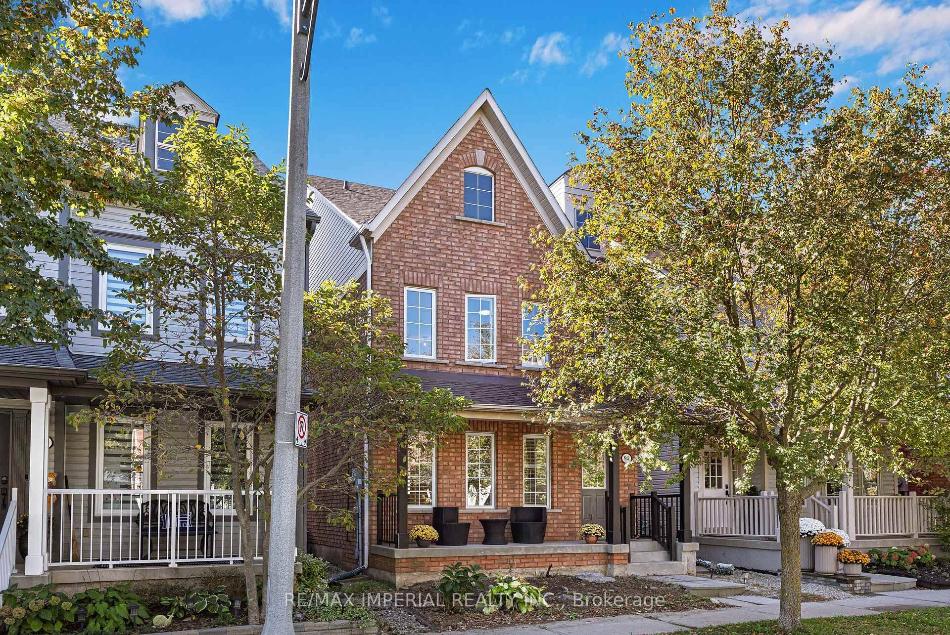 Welcome to this stunning detached home in Oakville's sought after Uptown Core community !