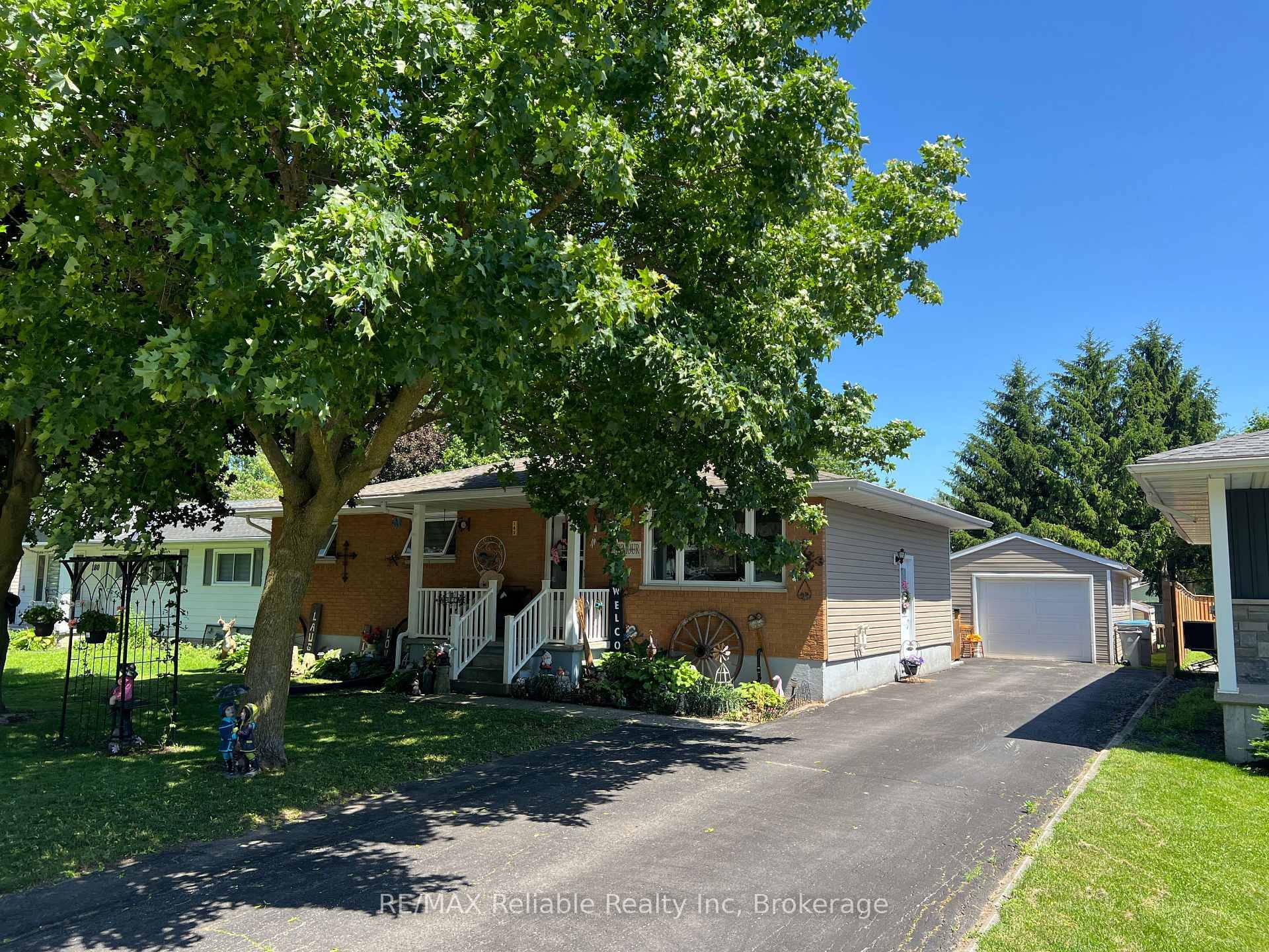 Welcome to 182 Jarvis Street !