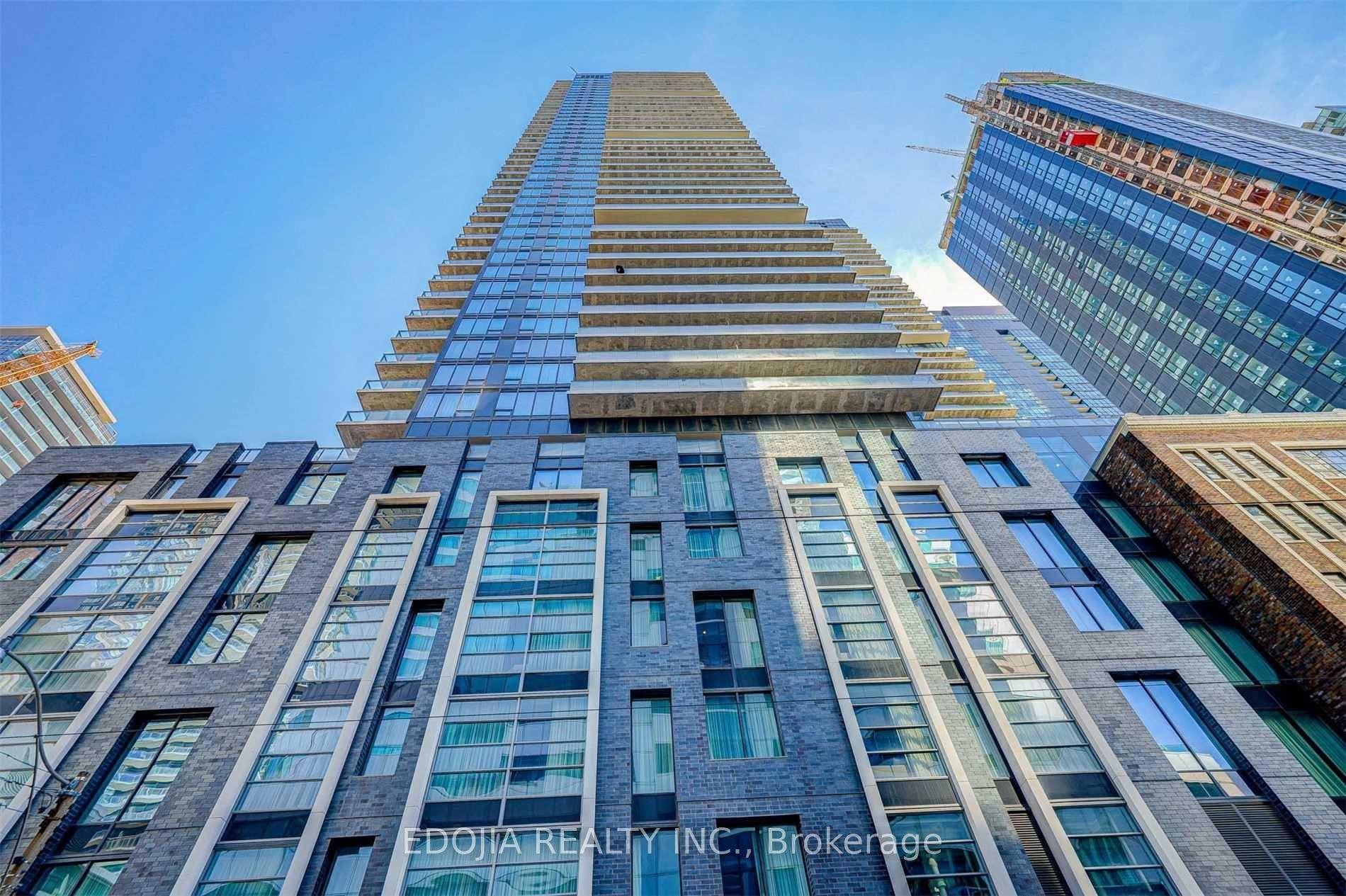Welcome To King Blue. Two Bedrooms Den With Beautiful Cn Tower And City Views.