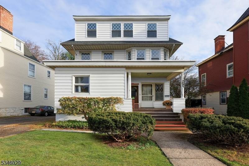 ALL NEW Be the first to live in this fully renovated 4 bedroom apartment !