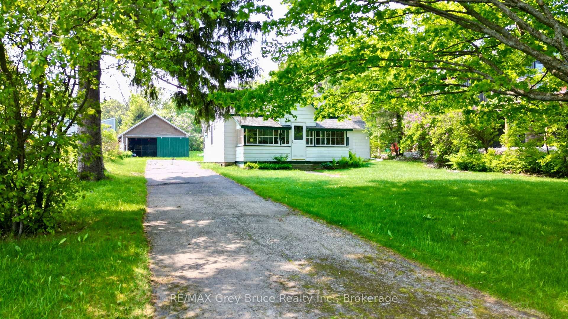 Close to the beach ! This three bedroom, three piece bath bungalow cottage close to the beach and marina in the village of Lion's Head.