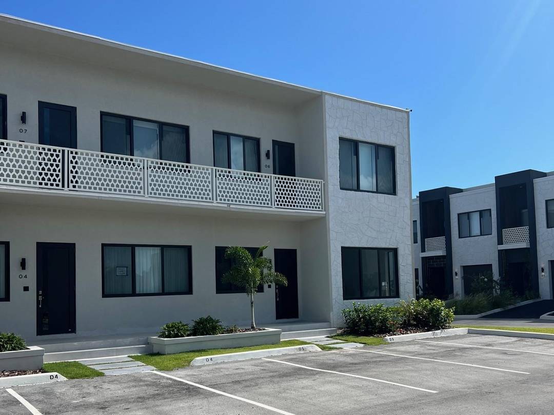 WESTEND Condo New-Providence