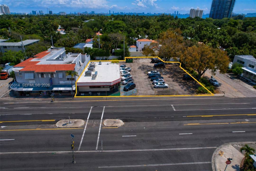 Prime Development Opportunity with Existing Income Exceptional opportunity to acquire a 24, 480 SF development site in one of Miami s fastest growing corridors.