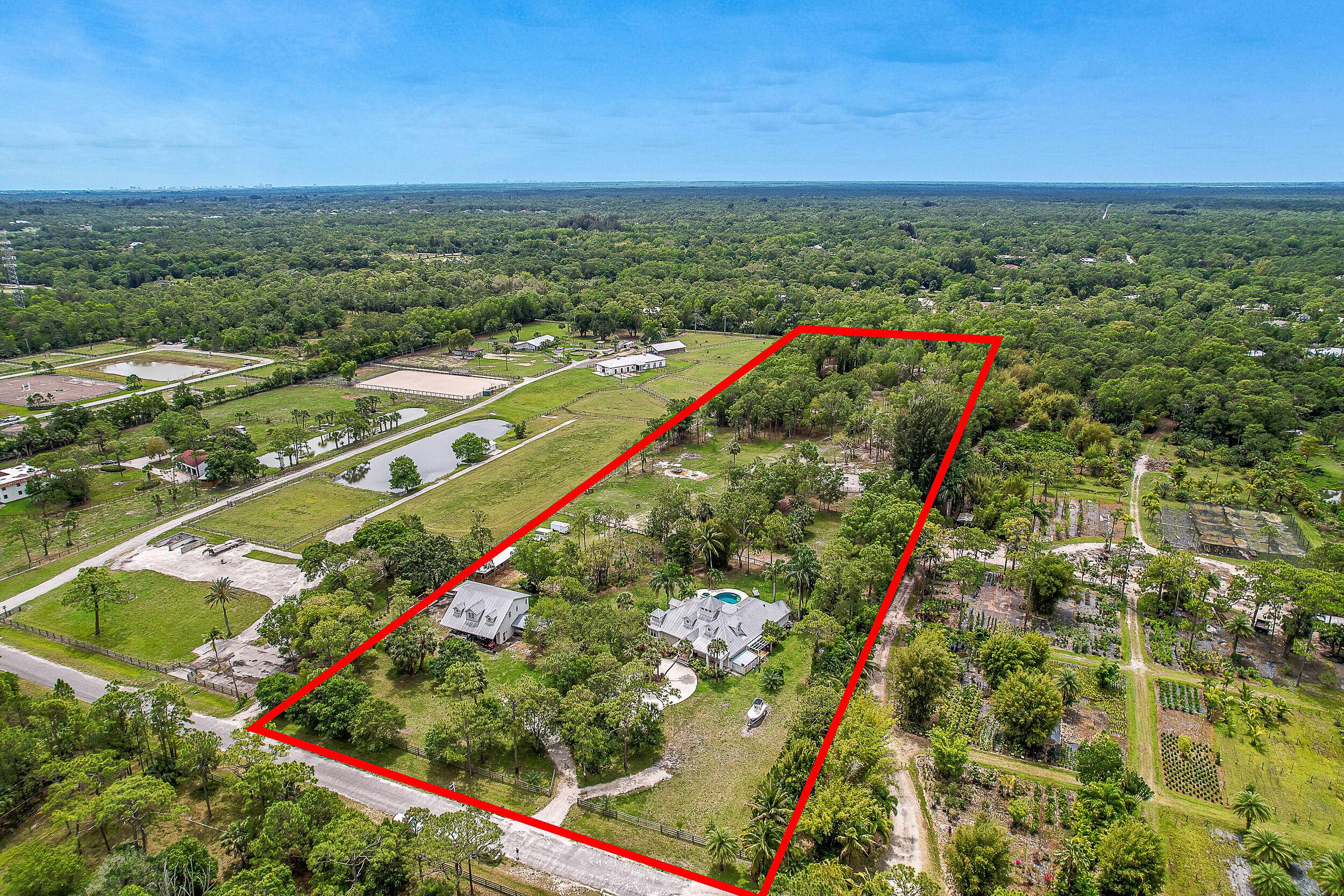 Gorgeous CBS home located in Jupiter Farms on 10.