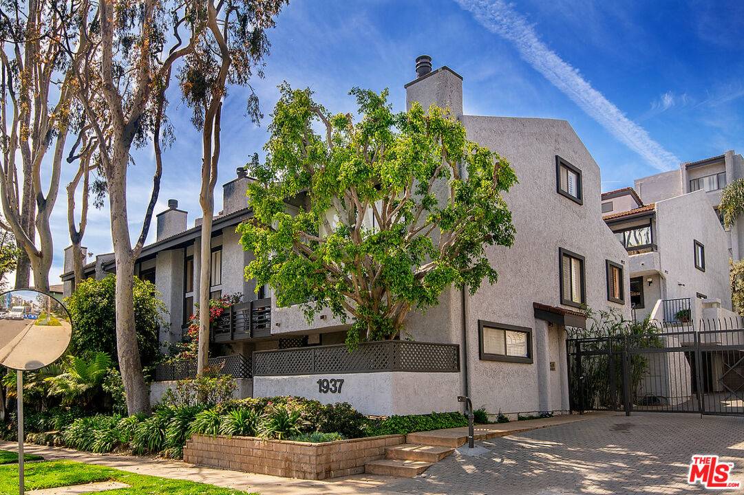 1937 S Beverly Glen Blvd 2BR La