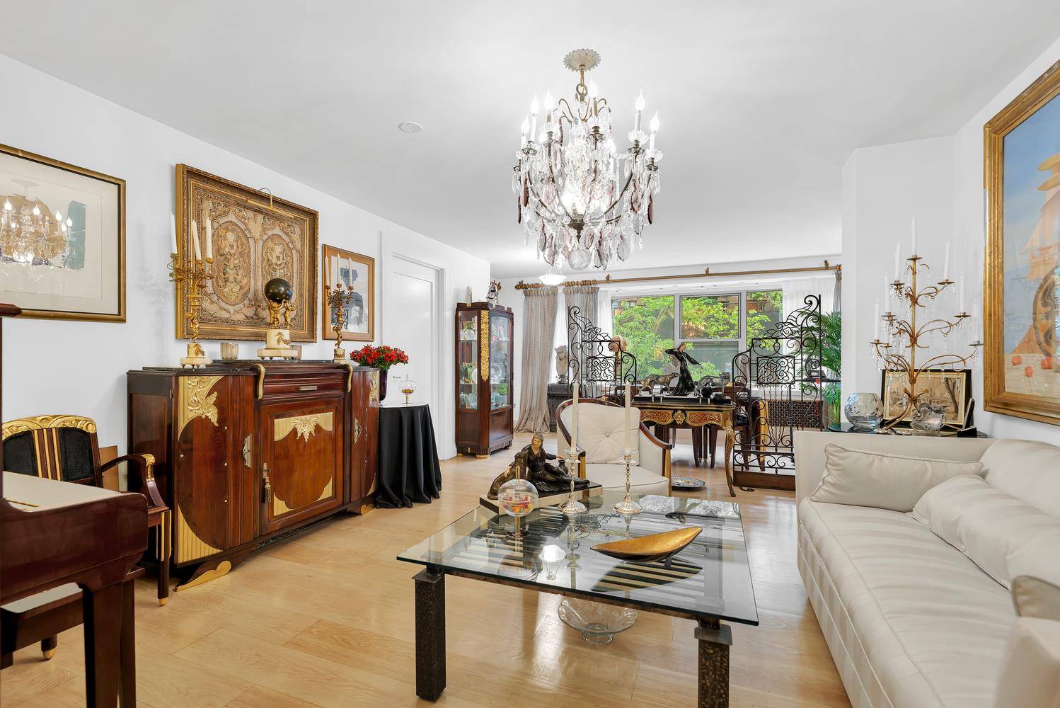 Welcome to 3FG Sutton Gardens, Sutton Place Prime Location Wonderful Opportunity To Own This Fully Renovated Three Bedroom Apartment At Sutton Gardens.