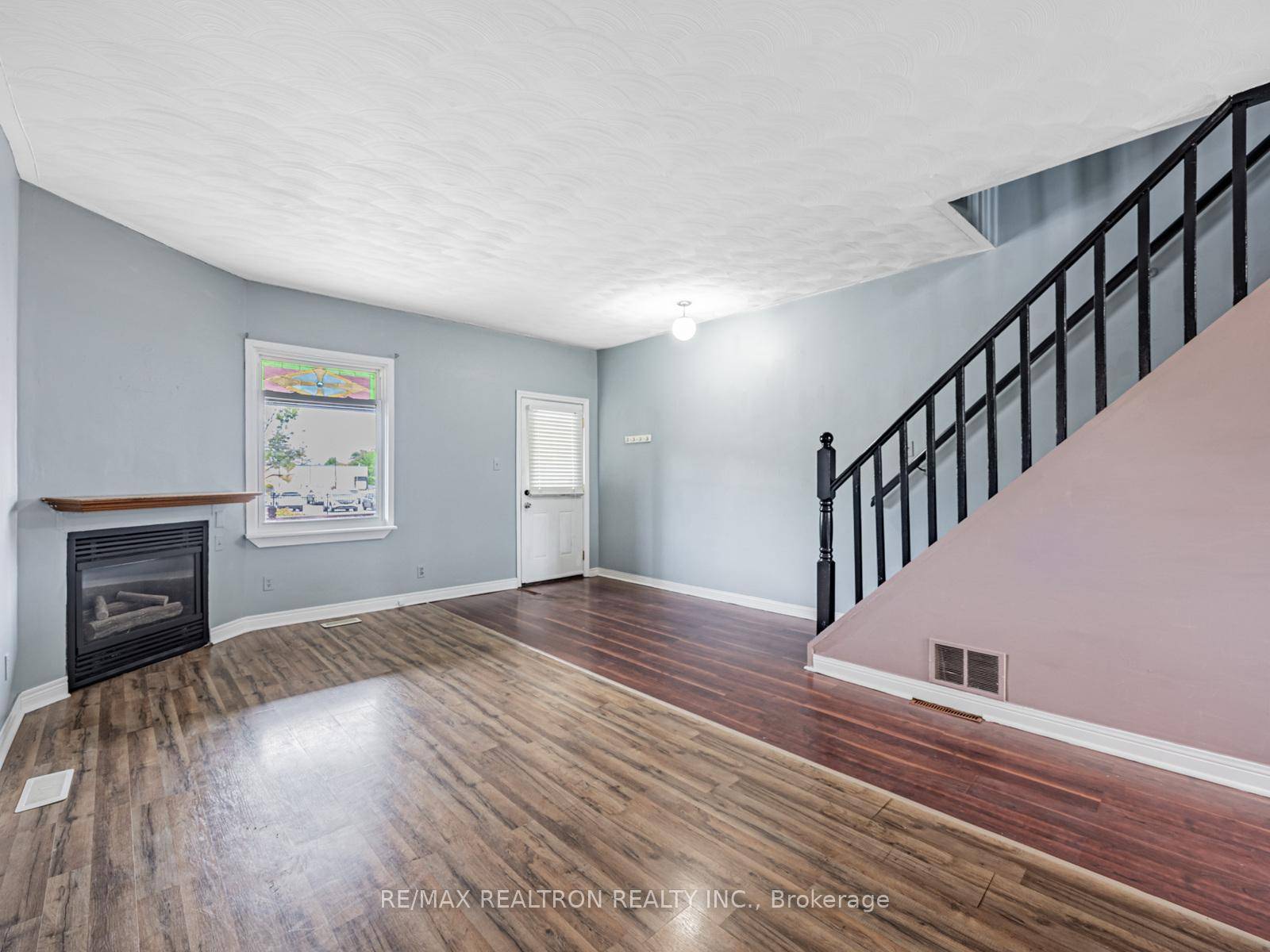 Charming Home in the Heart of Bowmanville !