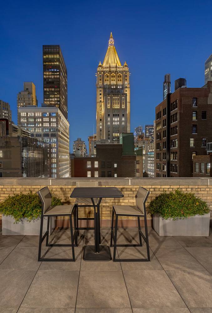 Residence 1506 at 88 Lexington Ave offers the rare combination of indoor outdoor living, full service luxury, and central location from Madison Square Park.