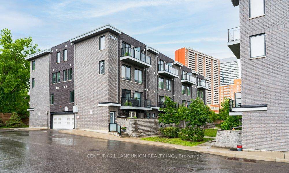 3 Bedroom Plus Den Flexi Room, 3 Bath, Newly Renovated.